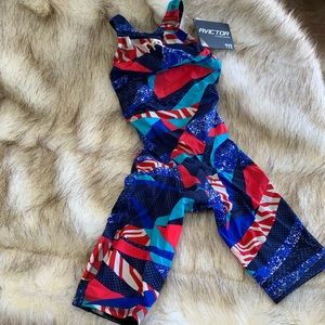 Nwt Tyr Avictor closed back